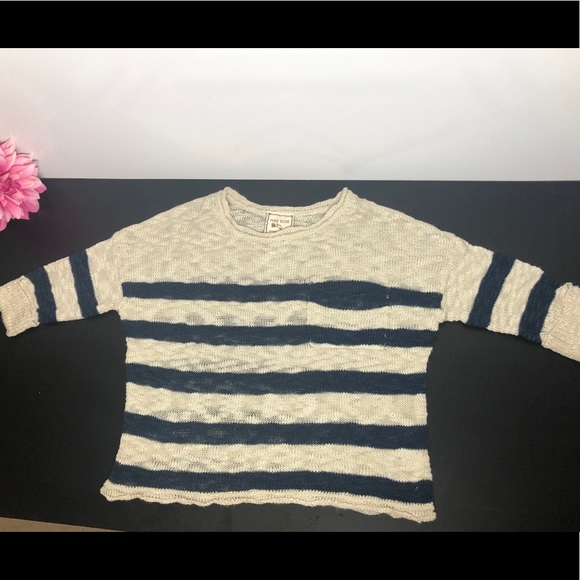 Cable Net White  & Blue cropped sweater 3/ 4 sleeve - Picture 1 of 8